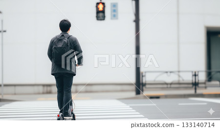 闖紅燈、電動滑板車和滑板車 133140714