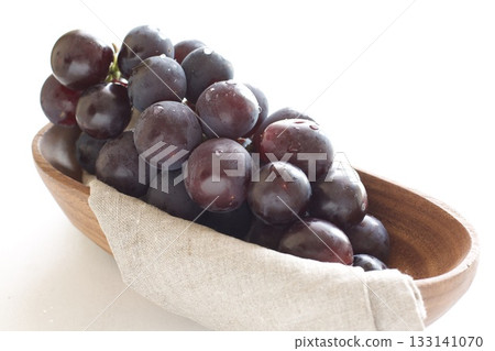 Kyoho grapes in a wooden container Kyoho grapes in a wooden container 133141070