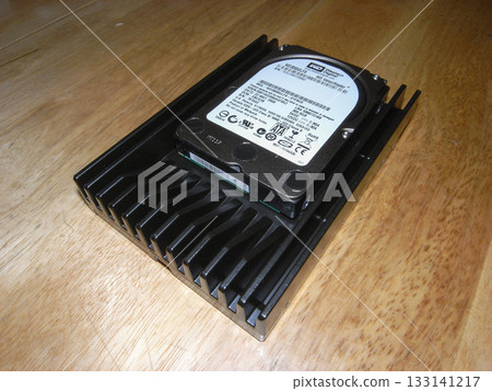 A high-performance HDD from the late 2000s housed in a 3.5-inch HDD compatible frame 133141217
