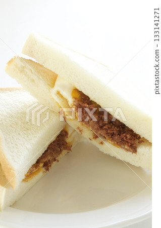 港式鹹牛肉蛋三明治 港式鹹牛肉蛋三明治 133141271