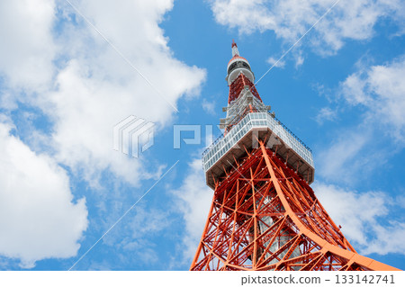東京鐵塔,藍天白雲下的東京鐵塔 東京鐵塔,藍天白雲下的東京鐵塔 133142741