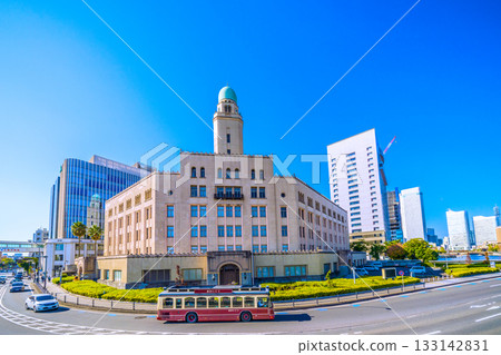 日本橫濱市景,包括橫濱海關、皇后塔、赤久津、神奈川縣警察廳等。 日本橫濱市景,包括橫濱海關、皇后塔、赤久津、神奈川縣警察廳等。 133142831