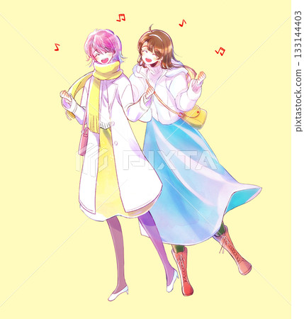 兩個女人在冬天外出玩樂 133144403