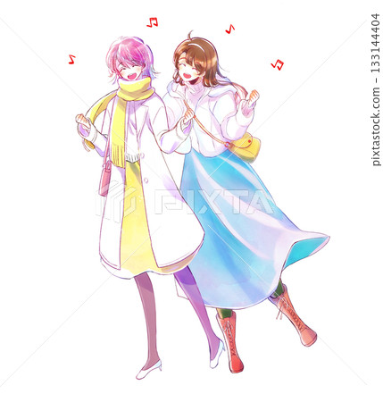 兩個女人在冬天外出玩樂 133144404