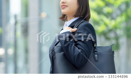 年輕女性求職者/新進員工 年輕女性求職者/新進員工 133144896
