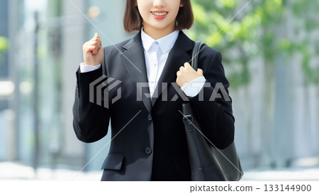 年輕女性求職者/新進員工 133144900