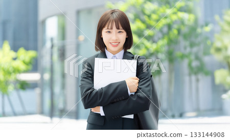 年輕女性求職者/新進員工 133144908