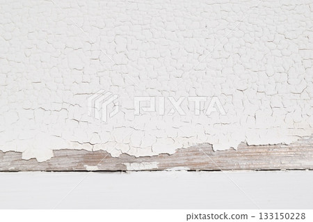 White wall with cracked paint 133150228