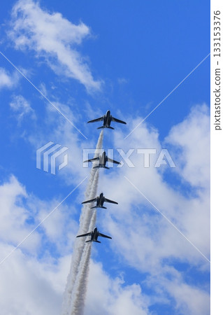 Blue Impulse exhibition flight: Blue Impulse trailing smoke in clear skies, changeover loop 133153376
