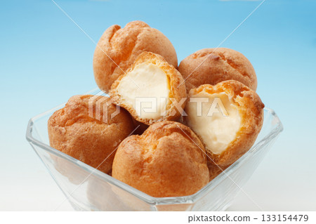 Petit cream puff 133154479