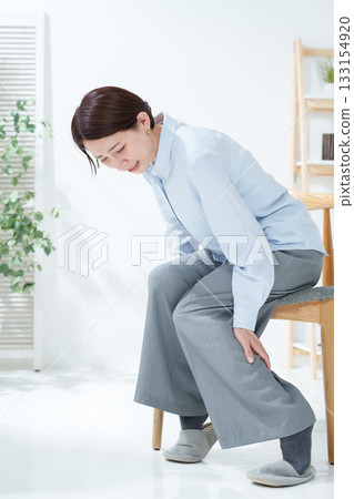 Woman with leg cramps 133154920