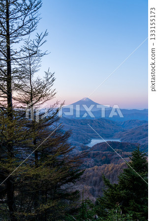 Mount Fuji at dawn from Mount Daibosatsu in autumn Mount Fuji at dawn from Mount Daibosatsu in autumn 133155173