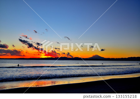 Evening view of Mt. Fuji from Katase Nishihama and Kugenuma Beach in Enoshima Evening view of Mt. Fuji from Katase Nishihama and Kugenuma Beach in Enoshima 133155218