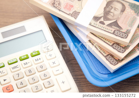 Cash and calculator 133155272