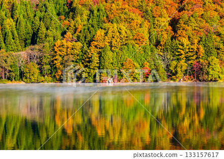 Lake Nakatsuna (autumn) 133157617