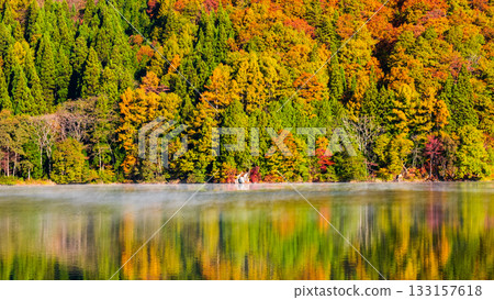 Lake Nakatsuna (autumn) 133157618