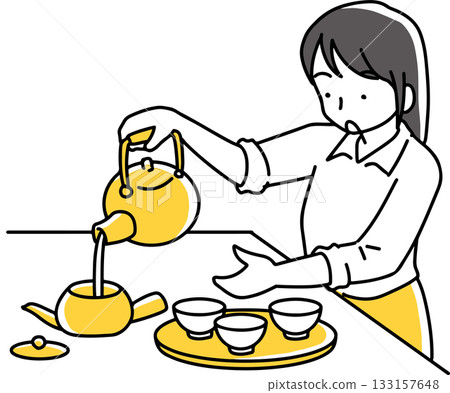 一位女士正在用茶壺泡茶。 133157648