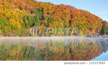 Lake Nakatsuna (autumn) 133157693