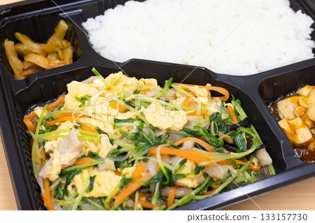 Delicious Chinese stir-fried pork, vegetables and eggs bento 133157730