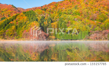Lake Nakatsuna (autumn) 133157785