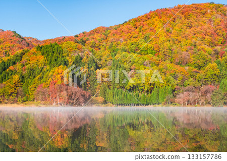 Lake Nakatsuna (autumn) 133157786