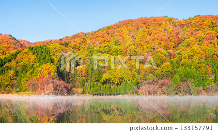 Lake Nakatsuna (autumn) 133157791