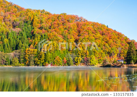 Lake Nakatsuna (autumn) 133157835