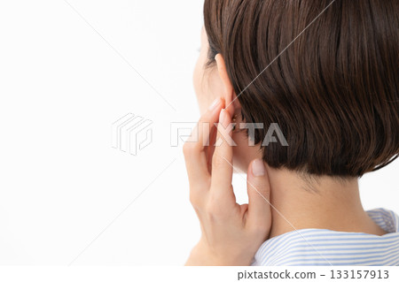 一個能抓住她耳朵的女人 133157913