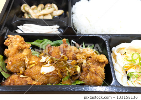 Delicious Chinese bento, fried chicken bento Delicious Chinese bento, fried chicken bento 133158136
