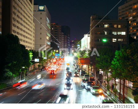 從天元寺橋十字路口看到的廣尾街和外苑西街的夜景。城市景觀(2025 年 10 月) 從天元寺橋十字路口看到的廣尾街和外苑西街的夜景。城市景觀(2025 年 10 月) 133158155