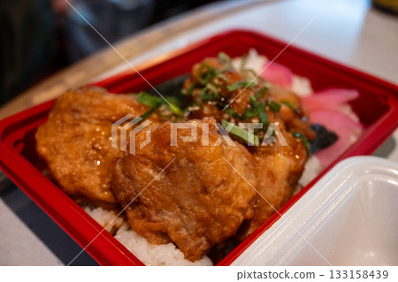 Delicious bento and side dishes from Japanese supermarkets Delicious bento and side dishes from Japanese supermarkets 133158439