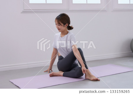 Young woman receiving training from a personal trainer 133159265