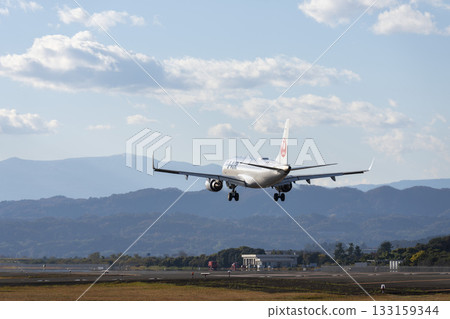 秋日仙台機場，飛機降落，宮城縣名取市 133159344
