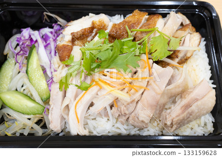 美味的新加坡雞肉飯便當 美味的新加坡雞肉飯便當 133159628