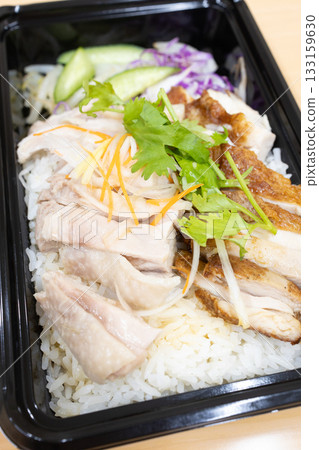 美味的新加坡雞肉飯便當 美味的新加坡雞肉飯便當 133159630