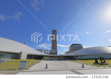 View of the main entrance of Anabuki Arena Kagawa at Sunport Takamatsu and Takamatsu Symbol Tower from the sea side View of the main entrance of Anabuki Arena Kagawa at Sunport Takamatsu and Takamatsu Symbol Tower from the sea side 133161108