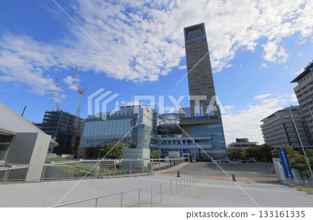 從香川穴吹競技場正門眺望高松港高松標誌塔 133161335