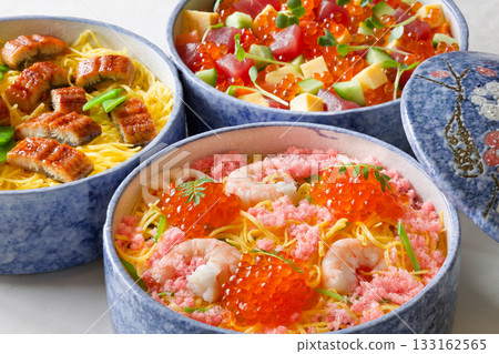 chirashi sushi  133162565