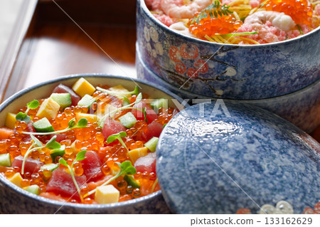 chirashi sushi  133162629