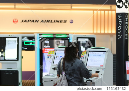 Ticket purchase, automatic check-in airport check-in procedure 133163482