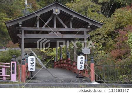 Yamato Sakurai - Autumn leaves at Tanzan Shrine 133163527