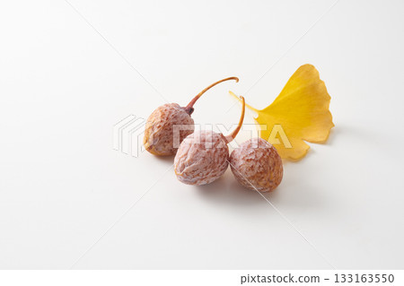 Yellow ginkgo biloba leaves Yellow ginkgo biloba leaves 133163550