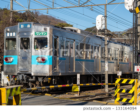 穿過平交道口的火車 穿過平交道口的火車 133164094