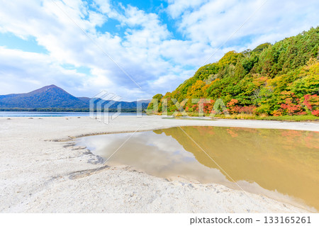 青森縣陸奧市極樂濱禦幸山聖地的秋景 青森縣陸奧市極樂濱禦幸山聖地的秋景 133165261