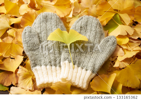 Image of knitted gloves Image of knitted gloves 133165362