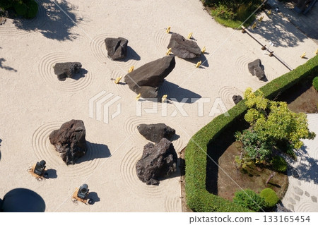 從清洲城天守閣眺望枯山水庭園 從清洲城天守閣眺望枯山水庭園 133165454