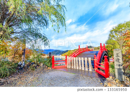 青森縣陸奧市三頭川烏索里山湖的秋天 133165950