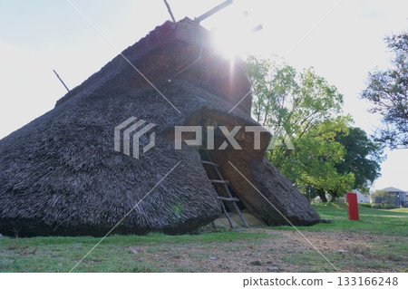 愛知朝日遺址博物館修復後的半地穴居所入口側 愛知朝日遺址博物館修復後的半地穴居所入口側 133166248