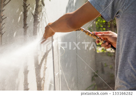 air conditioning filter cleaning with water spray air conditioning filter cleaning with water spray 133166282