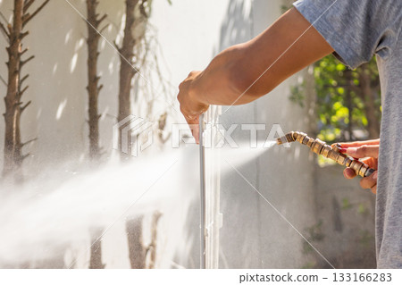 air conditioning filter cleaning with water spray 133166283